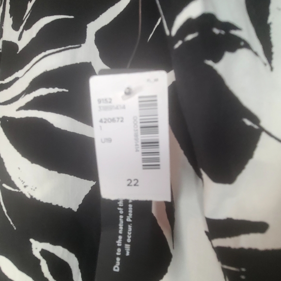 Reitmans Plus Size Cropped Capri Pants -  Size 22 (NWT) - Picture 9 of 13